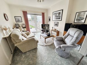 Lounge/diner- click for photo gallery